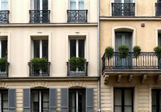 Façade typique parisienne vue de la rue Saint-Dominique